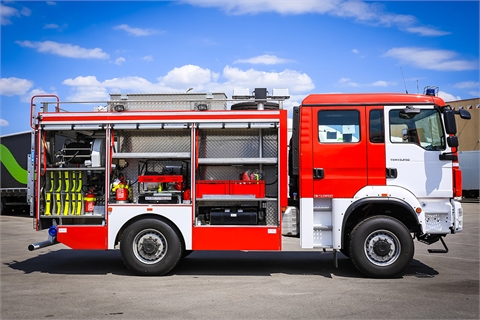 Среден клас пожарни и спасителни автомобили