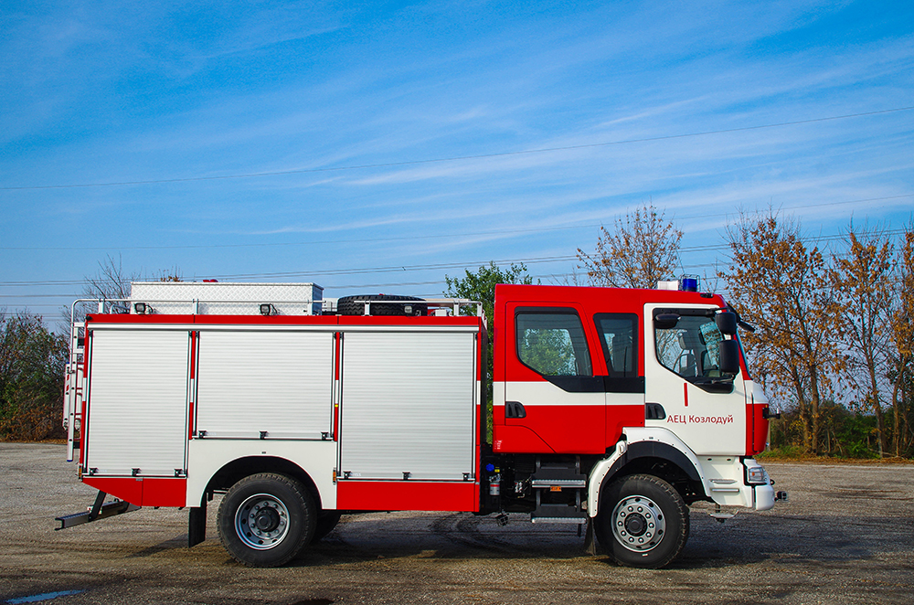 Industrial firefighting vehicles