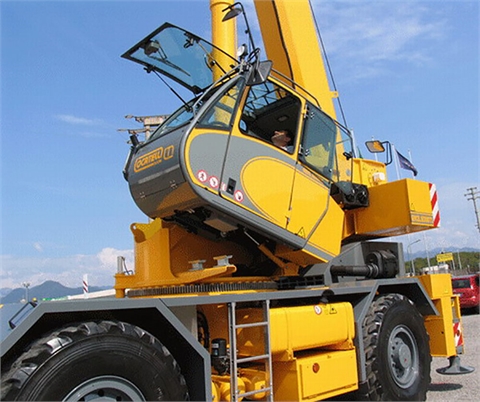 Self-propelled crane - 45 tons
