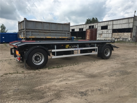 Trailer for roll-off containers 