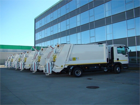 Side Loading waste collection truck