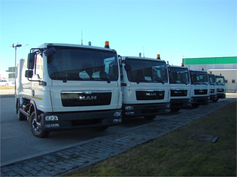 Side Loading waste collection truck