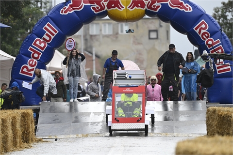 Екип на Авто Инженеринг взе участие в състезание на Red Bull в София