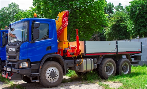 Truck with winch, on-board superstructure and hydraulic crane