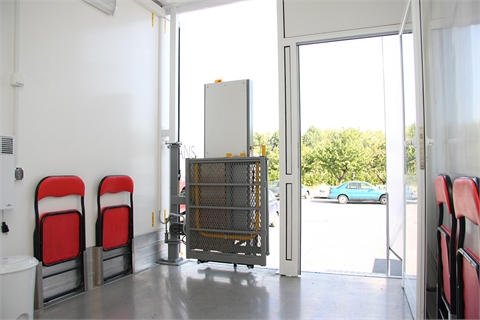 Mobile clinic cabinets