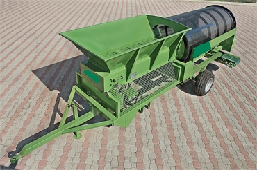 Mobile compost refining system