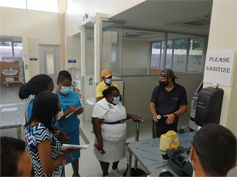 Доставка на специализирано медицинско оборудване за 6 болници в Ямайка