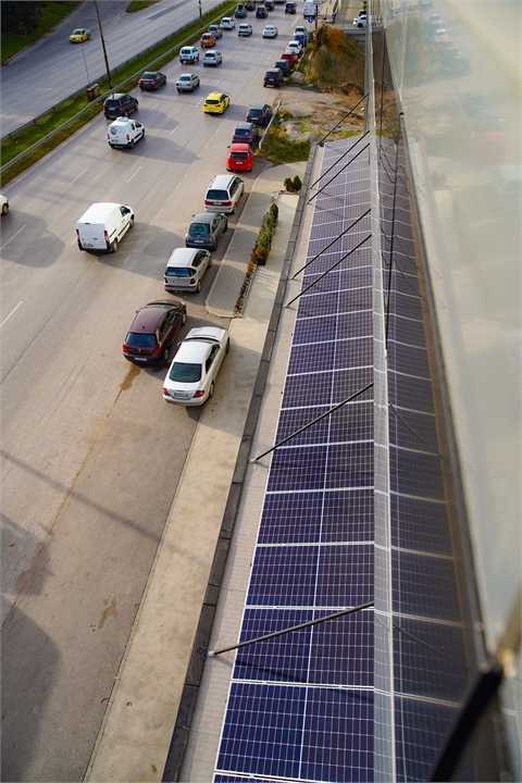 Сградата на Авто Инеженеринг Холдинг Груп с фотоволтаична система за добив на зелена енергия