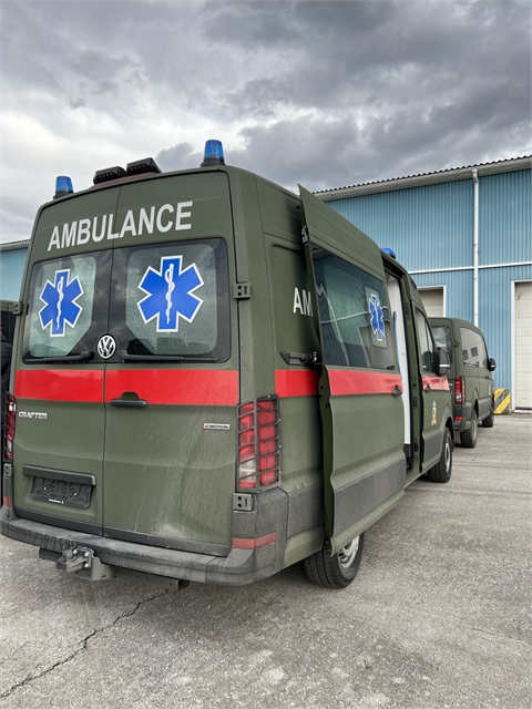 Специализирани високопроходими автомобили и линейки