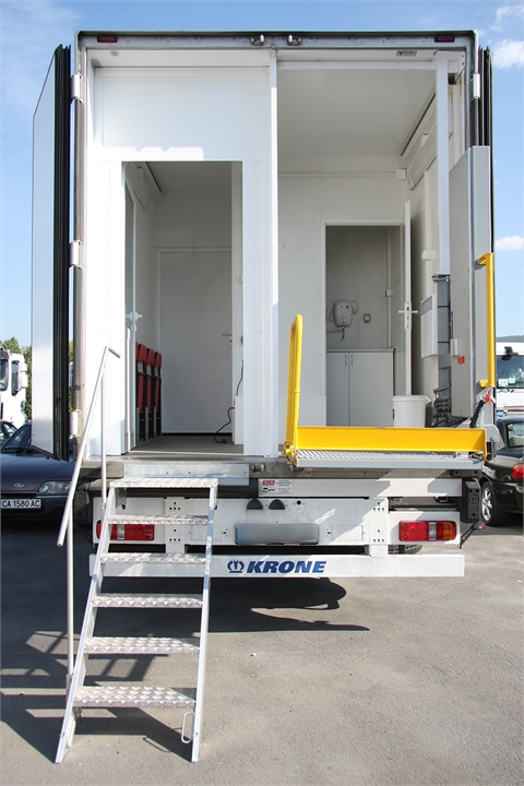 Mobile clinic cabinets